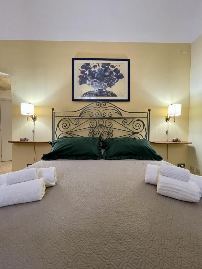 4 Balconi Rooms- Dimora Arditi B&B Lecce Exterior foto