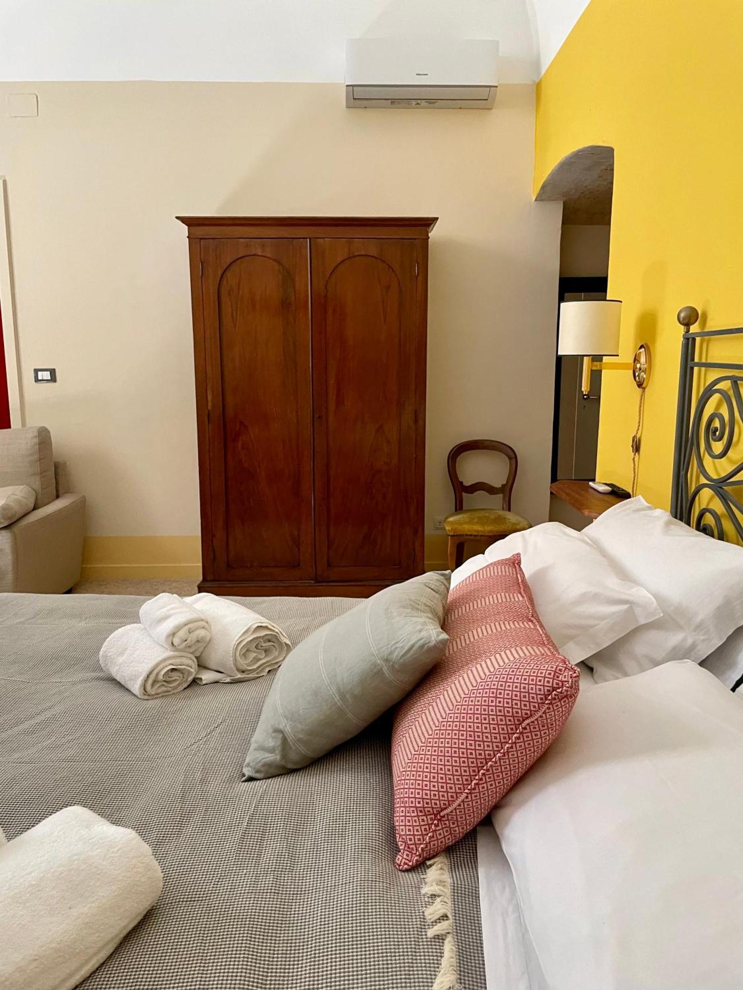 4 Balconi Rooms- Dimora Arditi B&B Lecce Exterior foto
