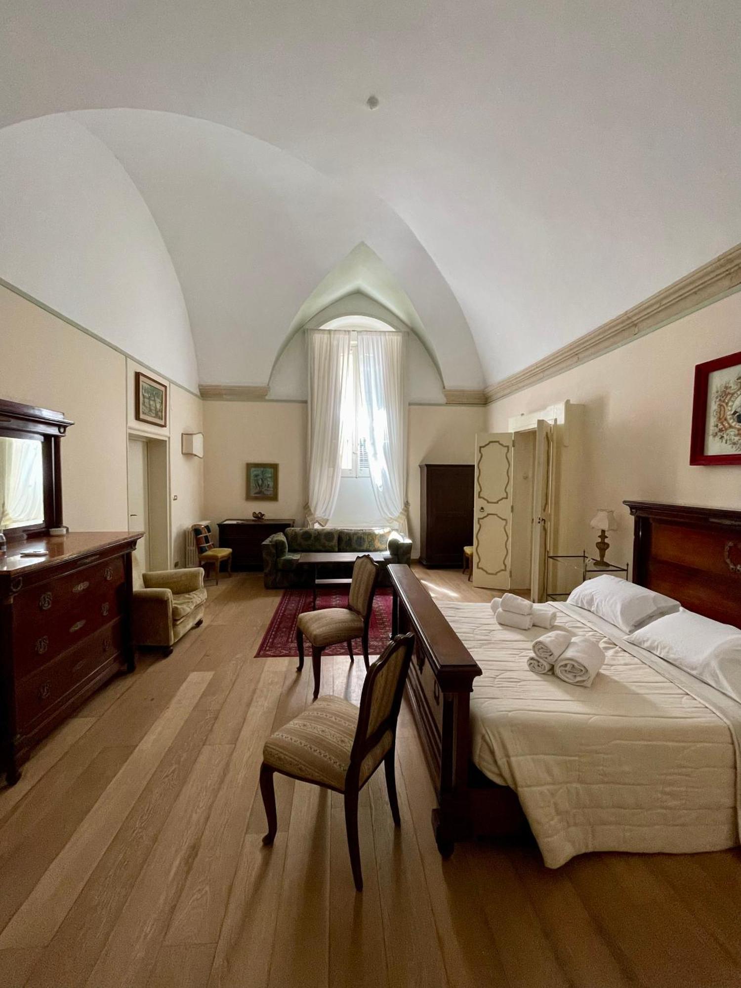 4 Balconi Rooms- Dimora Arditi B&B Lecce Exterior foto