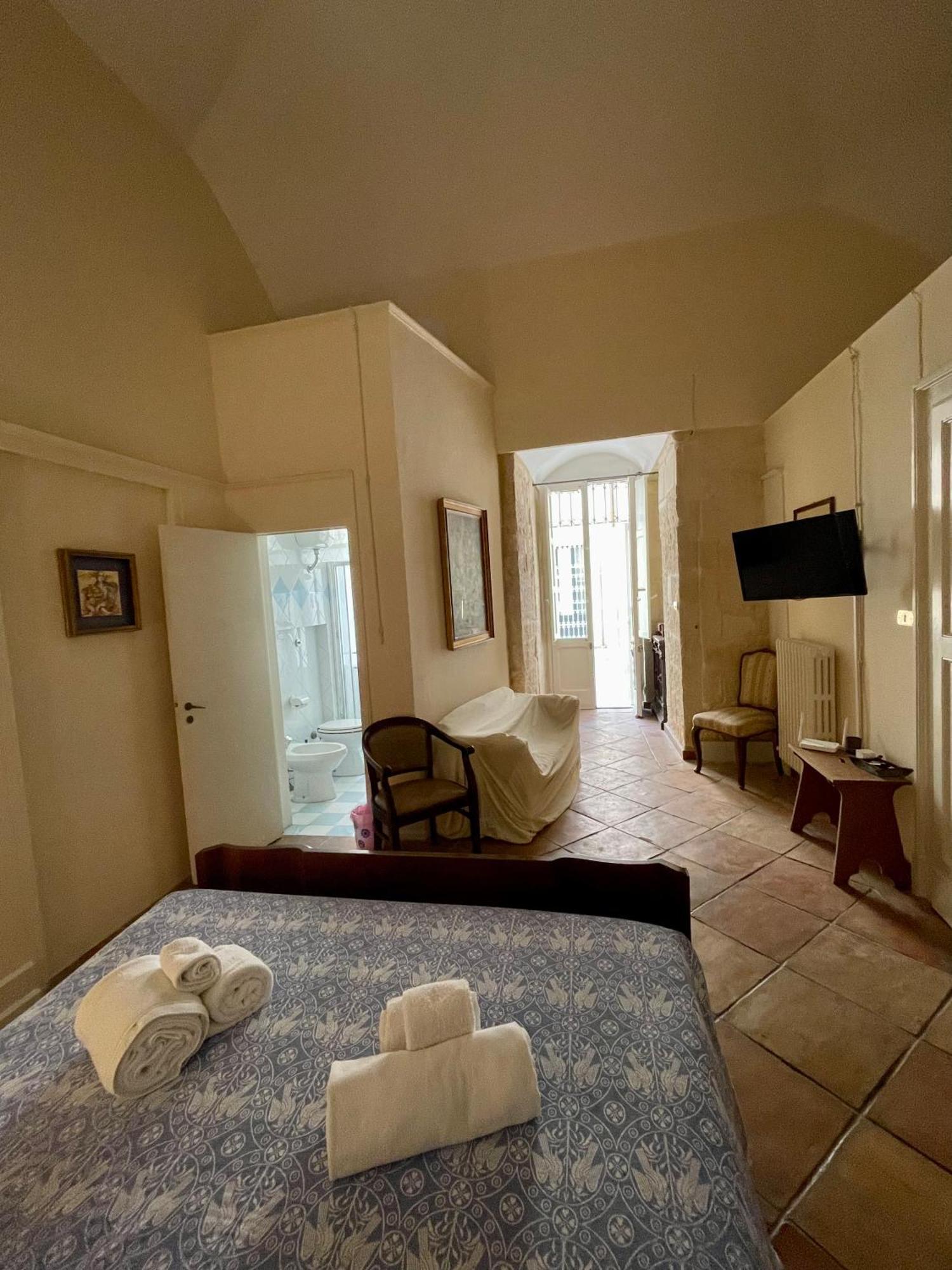 4 Balconi Rooms- Dimora Arditi B&B Lecce Exterior foto