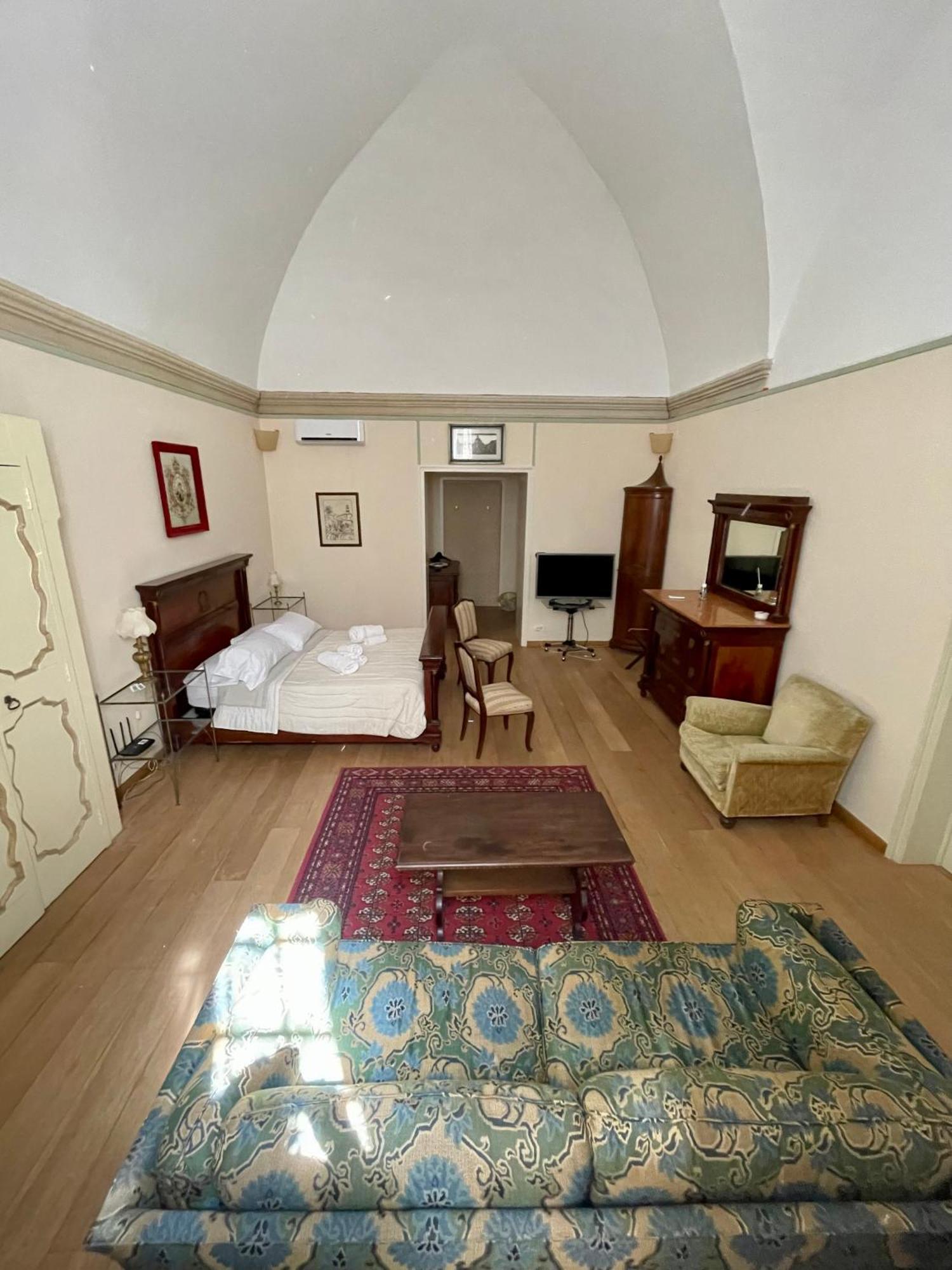 4 Balconi Rooms- Dimora Arditi B&B Lecce Exterior foto