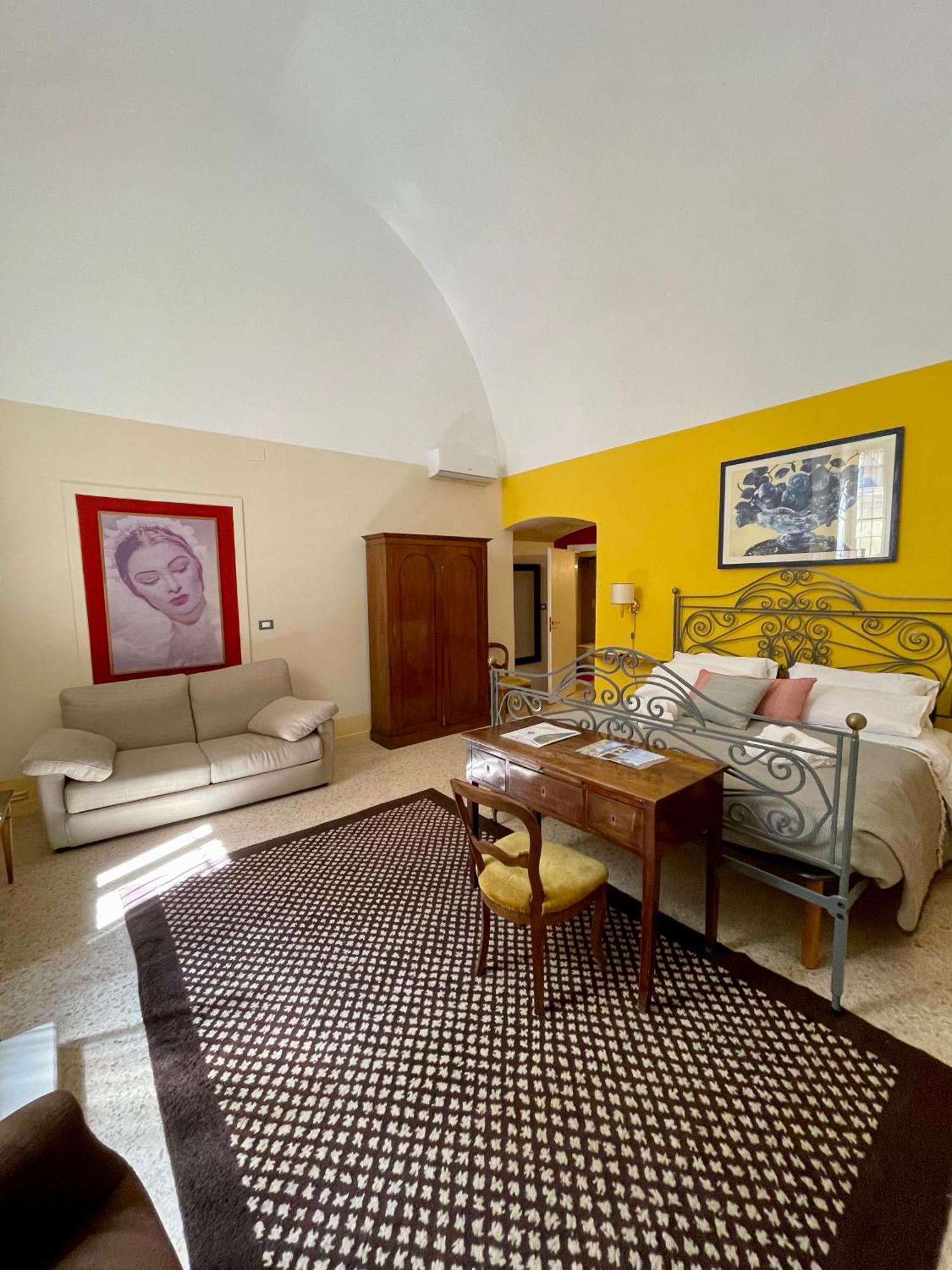 4 Balconi Rooms- Dimora Arditi B&B Lecce Exterior foto